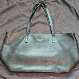 Authentic FURLA Saffiano Leather Shoulder Bag (650.00 Retail!) Made in Italy
